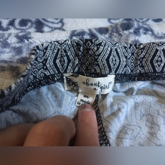 Bell Bottom Patterned Pants ✨ - Picture 4 of 6